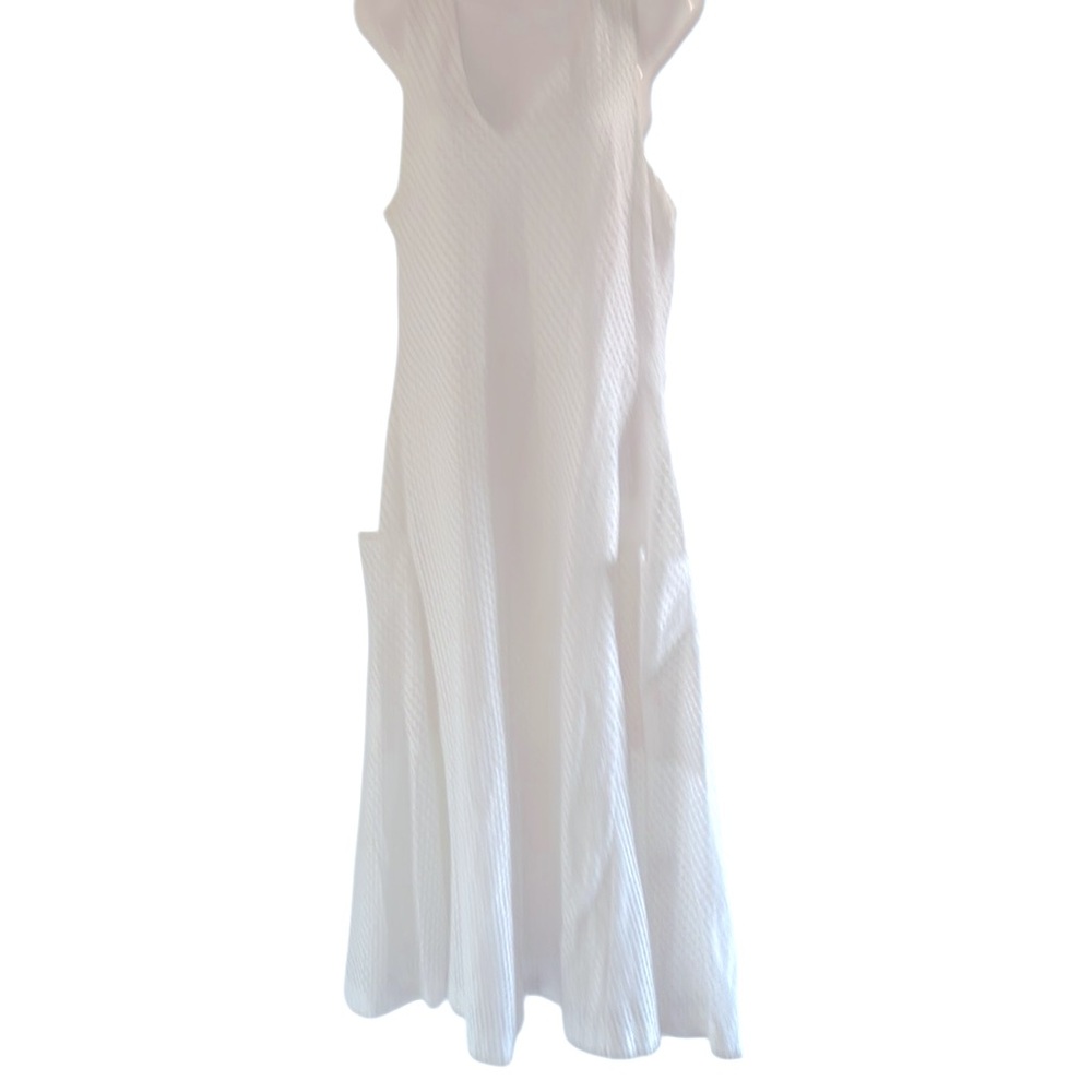 Banana Republic Eyelet Dress. Light for hot days and Crisp White.EUC Size 12